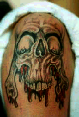 tattoo de calavera en un brazo
